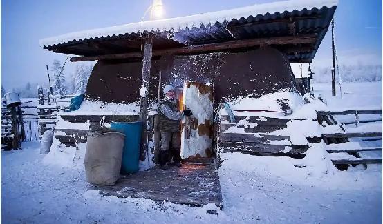 ：全村约900人苹果30块1个1斤牛肉10多元j9九游会(中国)网站西伯利亚-63℃C小卖部(图11)